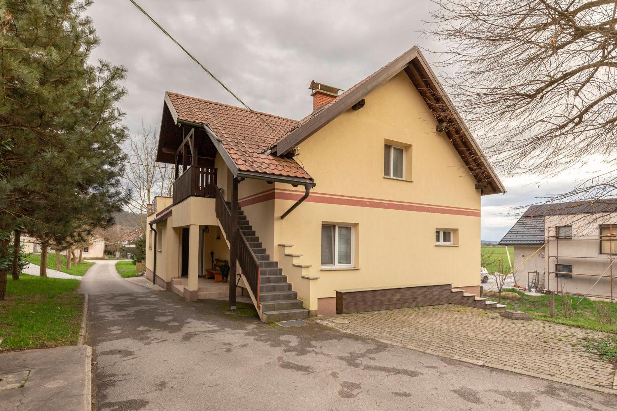 Apartment Tati Dol pri Ljubljani エクステリア 写真